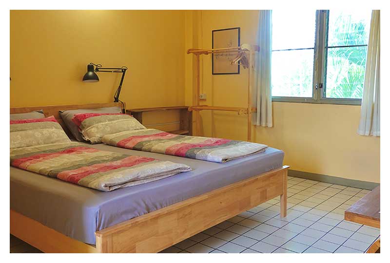 room-3 room with queen size bed